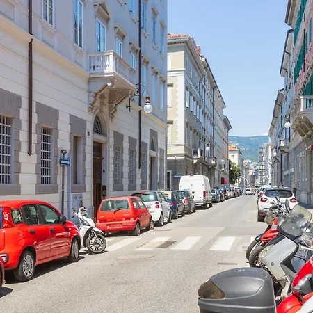 Centro I Le Rive 9 * ترييستي